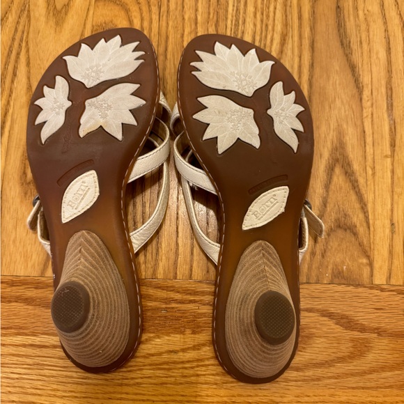 Born Cream Leather Strappy Slip-on Low Heels, Sz 9 - Picture 7 of 7